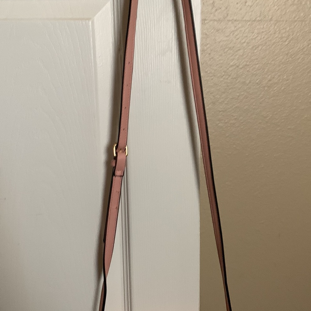 Pink purse ๐ - Picture 3 of 5